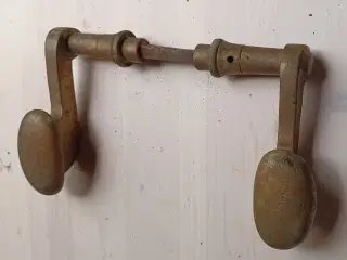 Antikke messingdørgreb.