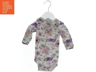 Blomstret bodystocking til baby fra Müsli (str. 62)