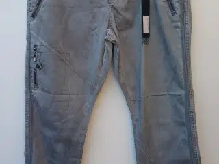 Nye Cassiopeia jeans str 46