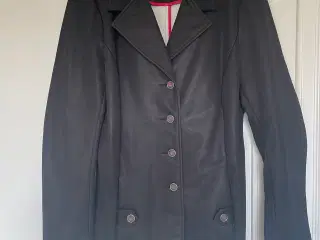 Sort softshell stævnejakke