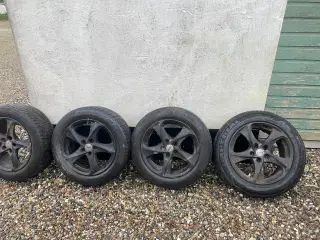 Fælge med vinterdæk på 