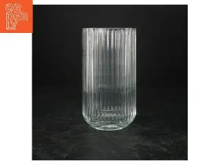 Glasvase fra Lyngby (str. Ø elve. h 20. cm)