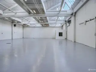 Stort og generelt nyistandsat lagerlejemål.