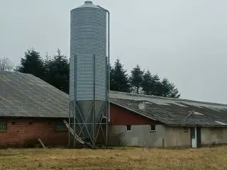 - - - Silo (Måske MHJ) men nok en Dacs silo,