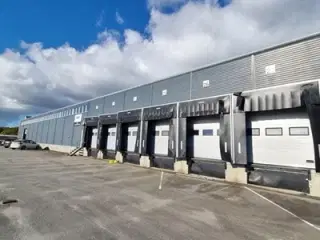 5.750 kvm højlager udlejes