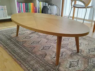 Ovalt sofabord i massivt lyst træ