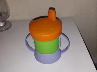 Tupperware Børnekop med silikone drikketud 