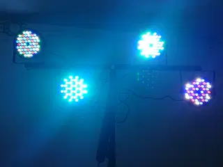 Udlejes - 4 i en Kraftig LED PAR 36 Speciel RGBW
