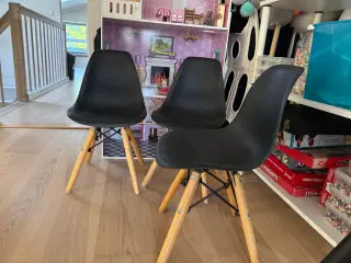 Tre Juniorstol. 300kr pr. Stk