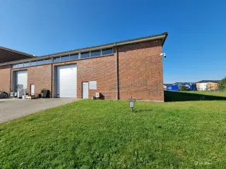 Højloftet lager eller produktion - i alt ca. 1.415 kvm