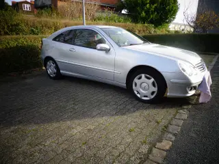 Mercedes 180 Sport.