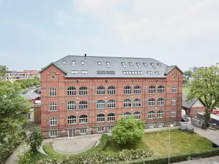 Lej ikonisk byskole i Aarhus som erhvervsdomicil