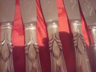 SOLGT- Sextus middagsknive, sølvplet, pæn stand,