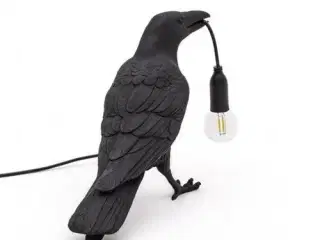 Ravneformet LED lampe siddende ravn