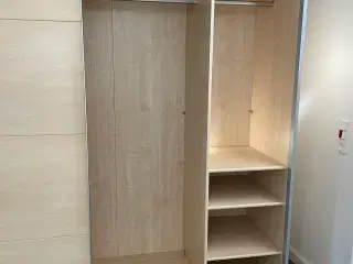 Stor gaderrobeskab i fin stand