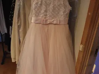 Brudepige kjole