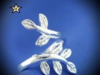 * Sterlingsølv; Smuk ring - med blade