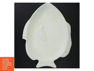 Hvidt fiskefad (str. 40x30 cm)