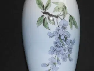 Vase med blåregn fra Bing og Grøndahl