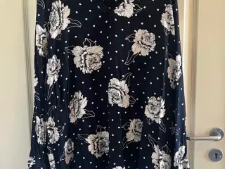 Blomstret bluse