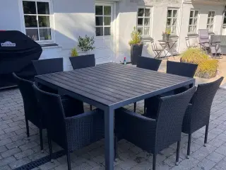 Stort havebord og stole