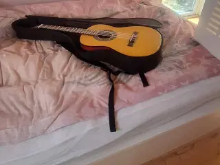 Spansk guitar og taske