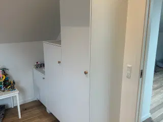 Klædeskab