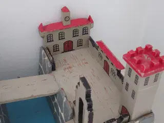 Fængselslegetøj: Ridderborg fra omkring 1930