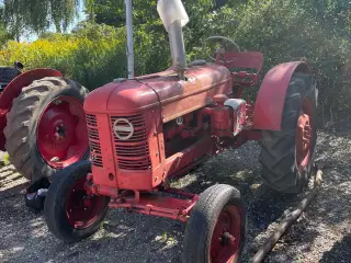 Ældre landbrugsmaskiner sælges