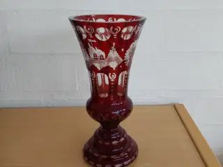 Bøhmisk Egermann rubinrød vase 