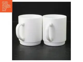 Hvide porcelænskrus fra Arc (str. Ø. 8 cm. længden, 9 cm)