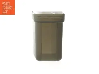 Plastikboks med låg fra Tupperware (str. 11x6,5x9,5 cm)