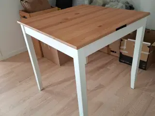 Spisebord og stole