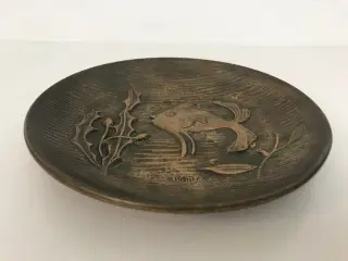Vintage bronze platte / skål med fiske motiv (NDR)
