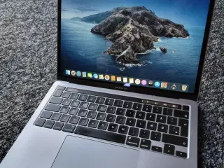 Macbook pro fra 2020. 500GB 16-Ram i7