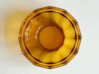 Ravfarvet glasskål, NB