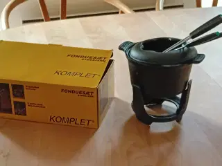 Fonduesæt i sort støbejern
