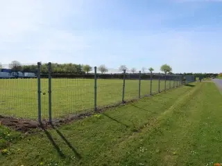 STÅLGITTERHEGN,