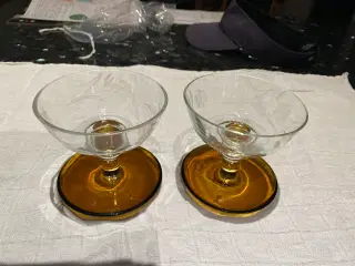Retro glasskåle med brun underskål