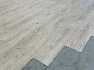 Egetræs vinylgulv 50 m2