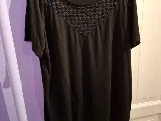 Dejlig sort bluse med blonder