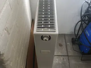 Radiator H 90cm  Bredde 60 cm D 10 cm