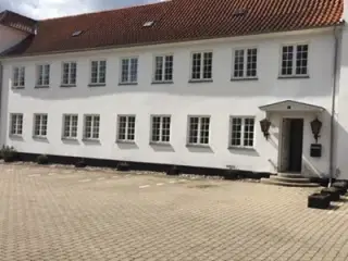 Kontor i herskabelige omgivelser
