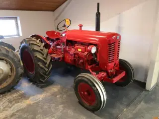 VETERAN TRAKTOR,