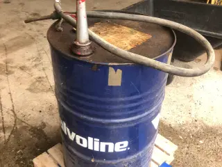200liter olietromle med pumpe
