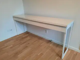 Vægbord, med overskab.