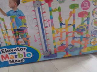 Kuglebane med elevator