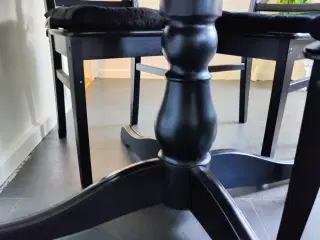 Rundt sort spisebord + 4 stole til 