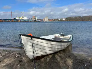 Rydsjolle 14 fod m. el-påhængsmotor 24V 160 lbs