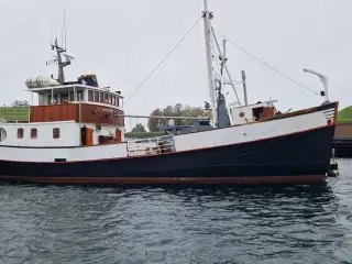 Lyngholmen - Norsk bygget træskib med mange muligheder - Turbåd, bobåd, forening, vinklub eller noget helt andet?